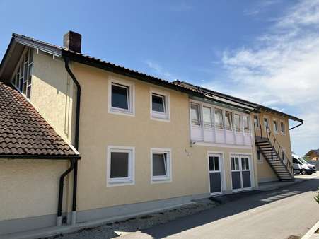 Hausansicht unten Werkstatt, oben Wohnung - Einfamilienhaus in 84371 Triftern mit 280m² kaufen