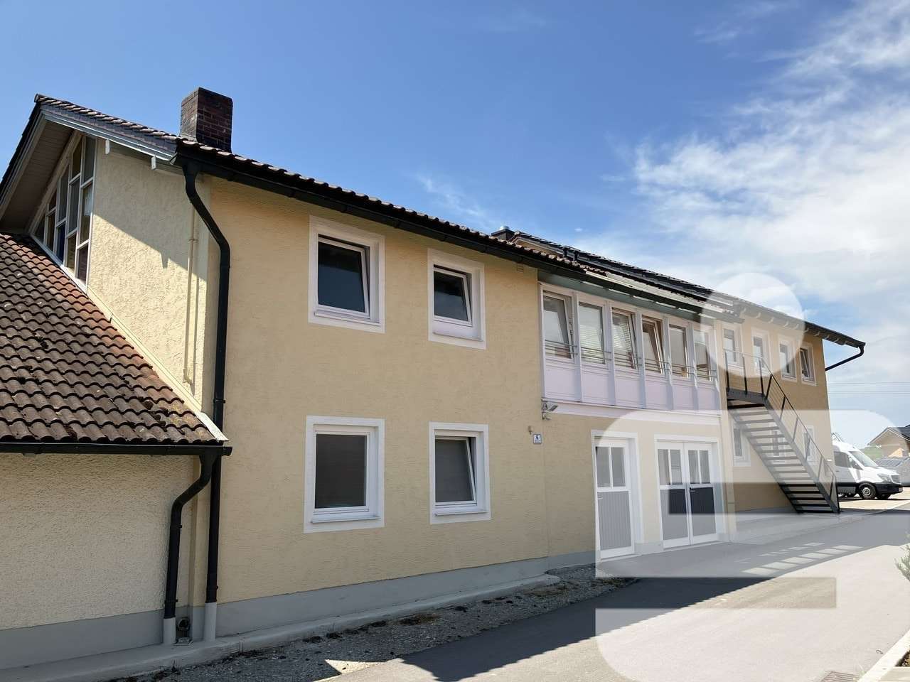 Hausansicht unten Werkstatt, oben Wohnung - Einfamilienhaus in 84371 Triftern mit 280m² kaufen