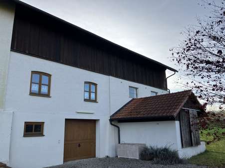 Rückseite Haus, Keller, Garage, Abstellraum - Einfamilienhaus in 94086 Bad Griesbach mit 130m² kaufen