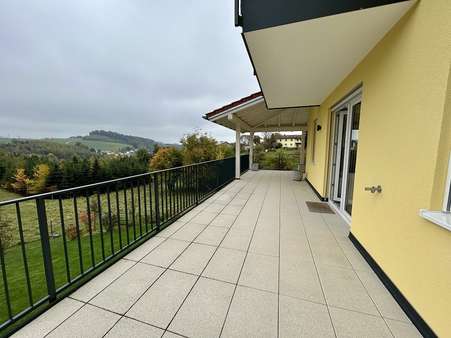 Balkon / Veranda im Erdgeschoss Balkon / Veranda im Erdgeschoss - Einfamilienhaus in 94133 Röhrnbach mit 194m² kaufen