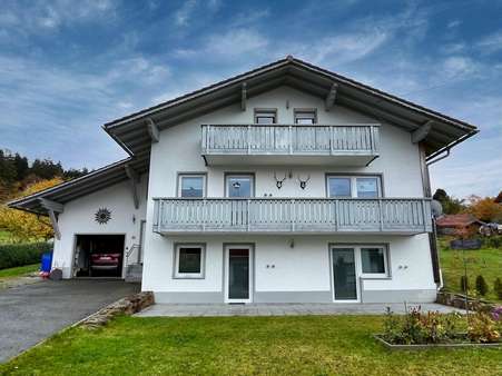 Hausansicht - Mehrfamilienhaus in 94556 Neuschönau mit 240m² kaufen