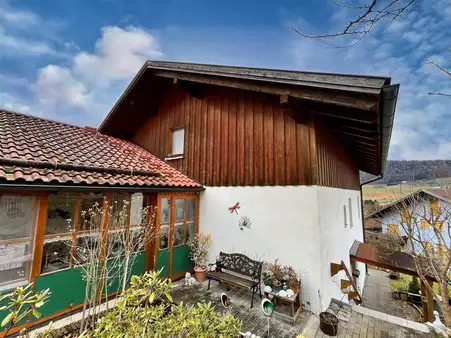 Einfamilienhaus mit ELW und toller Aussicht in 94160 Ringelai