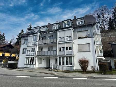 Hausansicht - Etagenwohnung in 94481 Grafenau mit 78m² kaufen