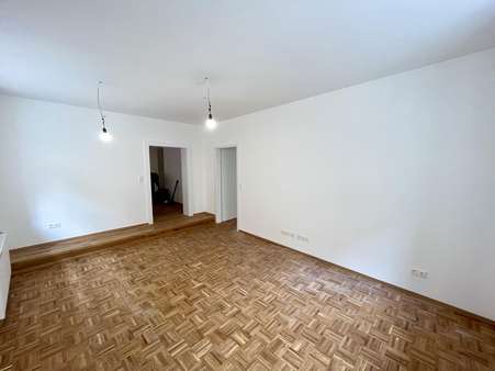 Wohnzimmer - Erdgeschosswohnung in 94481 Grafenau mit 85m² mieten