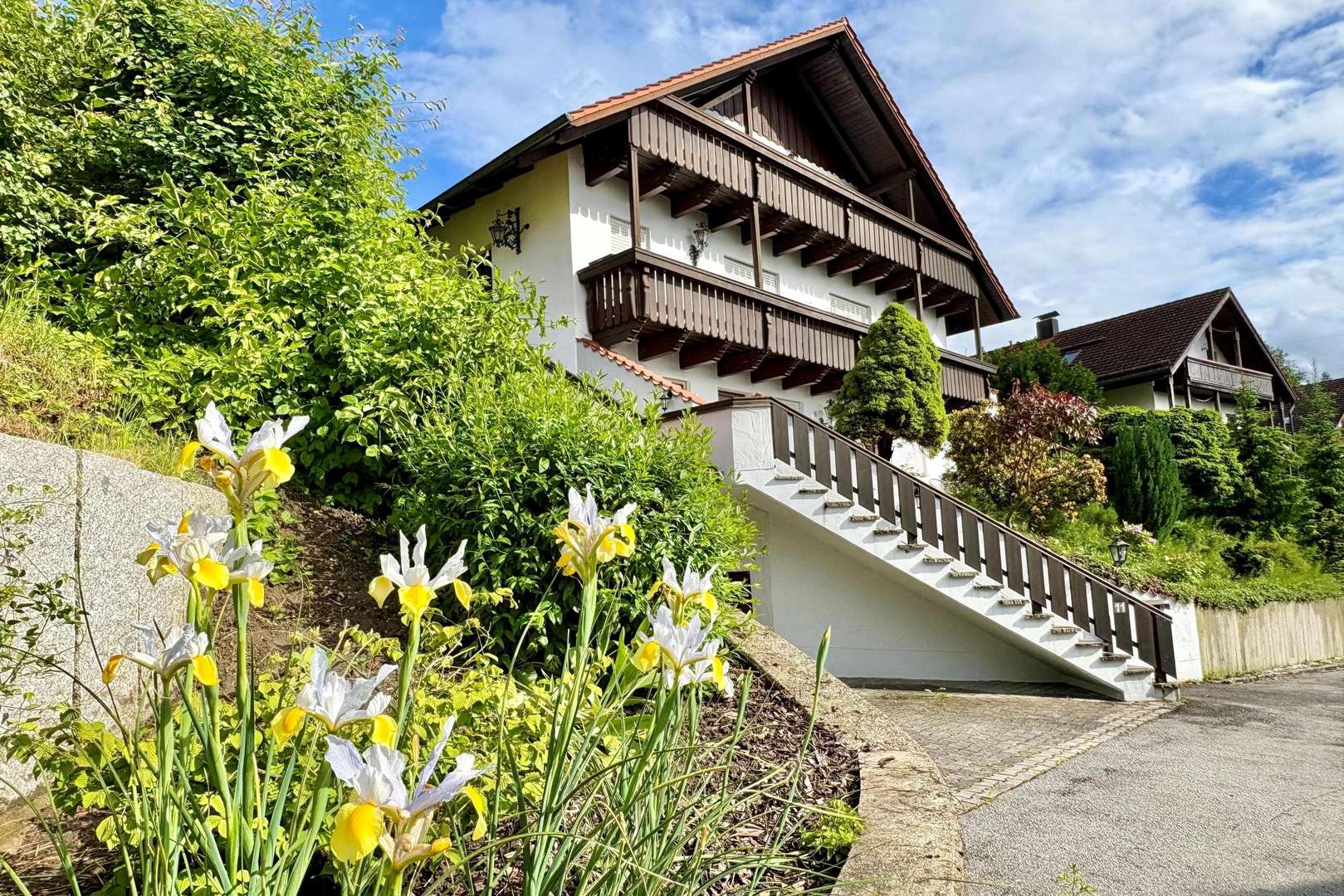 Zufahrt ins neue Zuhause Zufahrt ins neue Zuhause - Einfamilienhaus in 94469 Deggendorf mit 269m² kaufen