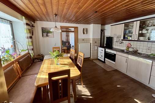 Küche im Erdgeschoss - Einfamilienhaus in 94469 Deggendorf mit 200m² kaufen