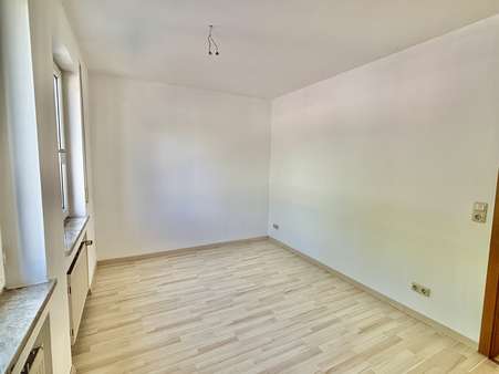 Wohnraum - Etagenwohnung in 94526 Metten mit 90m² mieten
