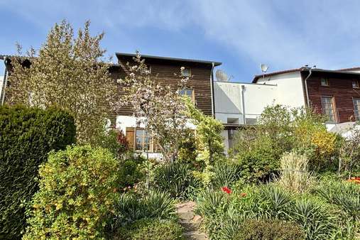 schön angelegtes Grundstück - Einfamilienhaus in 94469 Deggendorf mit 145m² kaufen