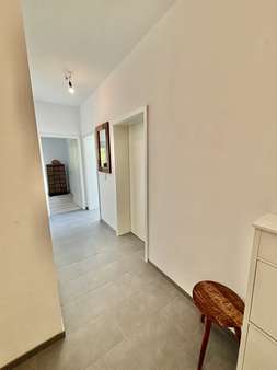 Flur - Dachgeschosswohnung in 94469 Deggendorf mit 72m² kaufen
