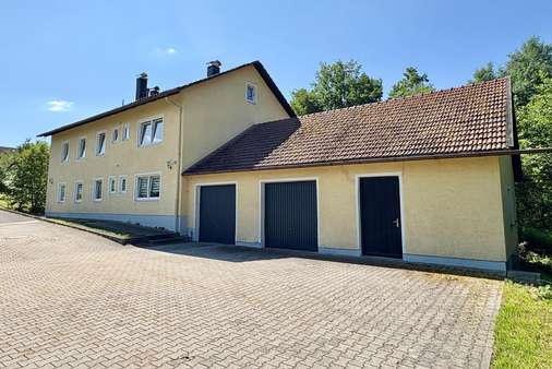 Garagen Garagen - Zweifamilienhaus in 94508 Schöllnach mit 210m² kaufen
