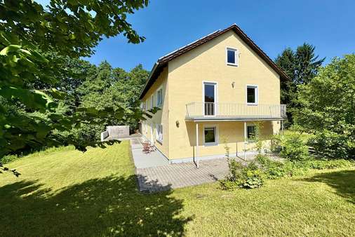 Seitenansicht Seitenansicht - Zweifamilienhaus in 94508 Schöllnach mit 210m² kaufen