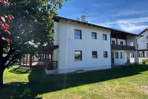 Außenansicht - Zweifamilienhaus in 94554 Moos mit 250m² kaufen