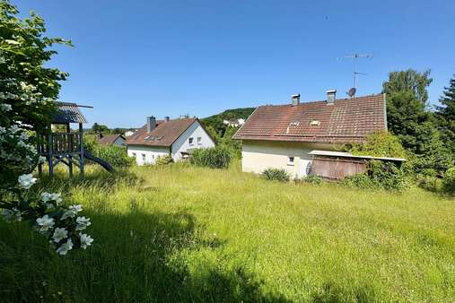 schöner Garten hinter dem Haus schöner Garten hinter dem Haus - Einfamilienhaus in 94469 Deggendorf mit 126m² kaufen