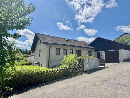 Außenansicht - Einfamilienhaus in 94469 Deggendorf mit 225m² kaufen