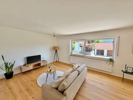 Wohnung Nr. 1 gemütlicher Wohnbereich Wohnung Nr. 1 gemütlicher Wohnbereich - Mehrfamilienhaus in 94469 Deggendorf mit 240m² kaufen