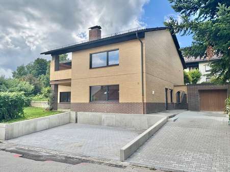 Zufahrt - Willkommen Zuhause Zufahrt - Willkommen Zuhause - Erdgeschosswohnung in 94469 Deggendorf mit 97m² kaufen