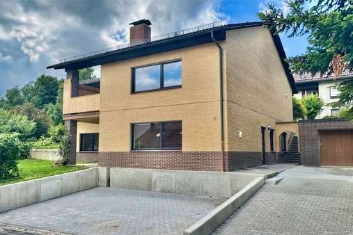 Außenansicht Zufahrtsbereich Außenansicht Zufahrtsbereich - Etagenwohnung in 94469 Deggendorf mit 57m² kaufen
