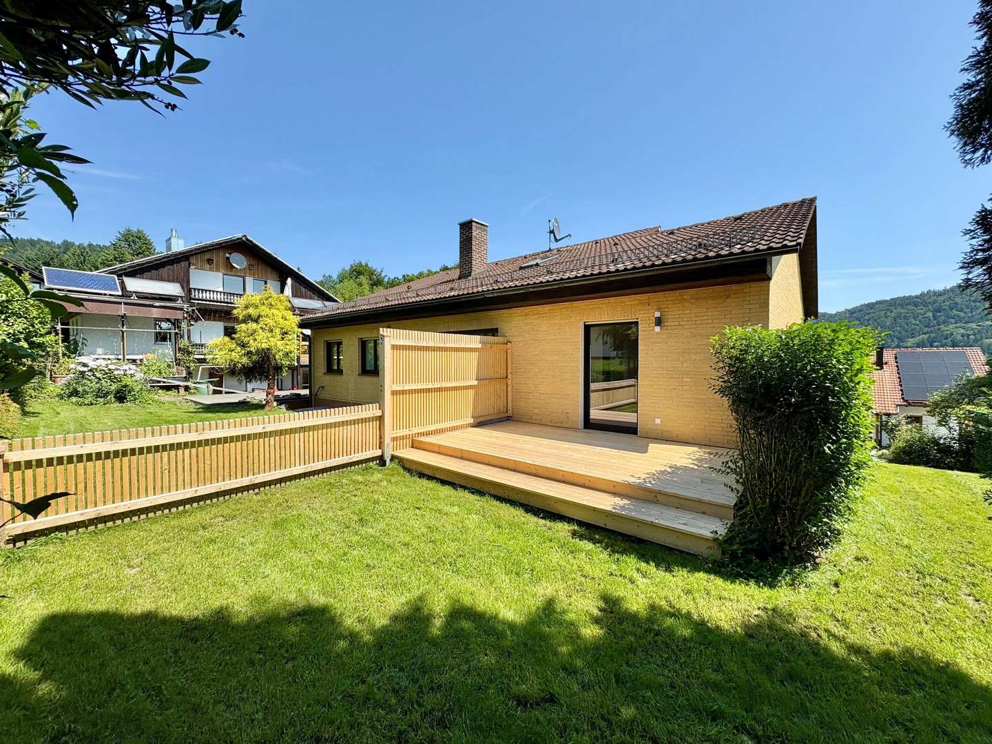 schöne und moderne Terrasse mit Garten schöne und moderne Terrasse mit Garten - Etagenwohnung in 94469 Deggendorf mit 57m² kaufen