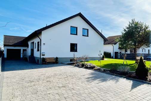 großzügiger Zufahrtsbereich - Einfamilienhaus in 94550 Künzing mit 190m² kaufen