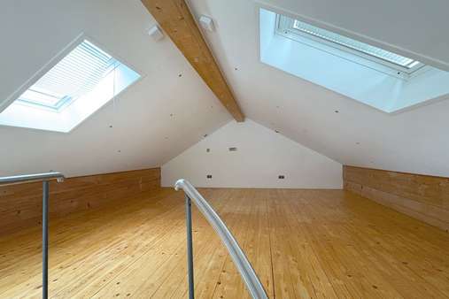 Galerie - Dachgeschosswohnung in 94209 Regen mit 100m² kaufen