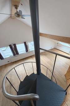 Wendeltreppe - Dachgeschosswohnung in 94209 Regen mit 100m² kaufen