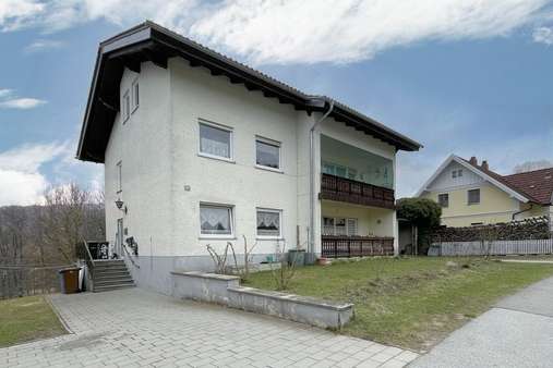 Zweifamilienhaus in 94258 Frauenau mit 188m² als Kapitalanlage kaufen