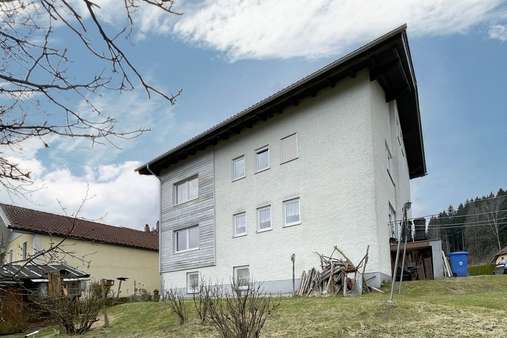 Zweifamilienhaus in 94258 Frauenau mit 188m² als Kapitalanlage kaufen
