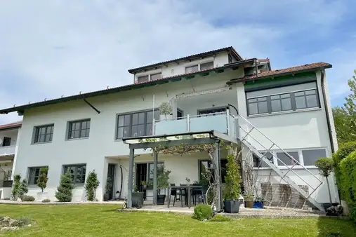 Hochwertiges Einfamilienhaus mit ELW in Aussichtslage in Regen