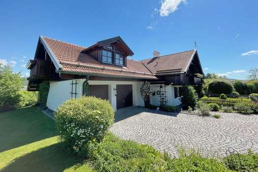 Garage und Einfahrt - Landhaus in 94269 Rinchnach mit 200m² kaufen