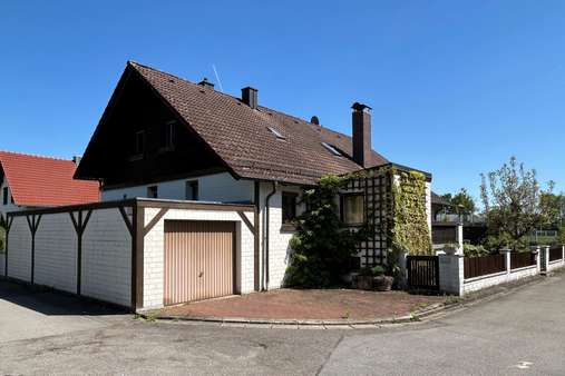 Straßenansiciht - Einfamilienhaus in 94342 Irlbach mit 240m² kaufen