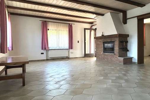 Wohnzimmer - Einfamilienhaus in 94342 Irlbach mit 240m² kaufen