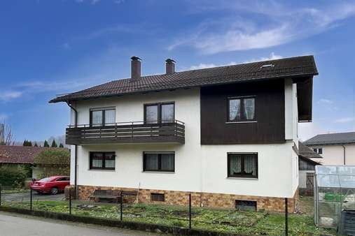 Straßenansicht - Zweifamilienhaus in 94327 Bogen mit 200m² kaufen