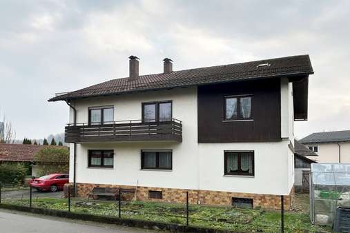 Straßenansicht - Zweifamilienhaus in 94327 Bogen mit 200m² kaufen