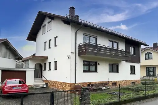 Bodenständiges Einfamilienhaus in bester Lage in Bogen