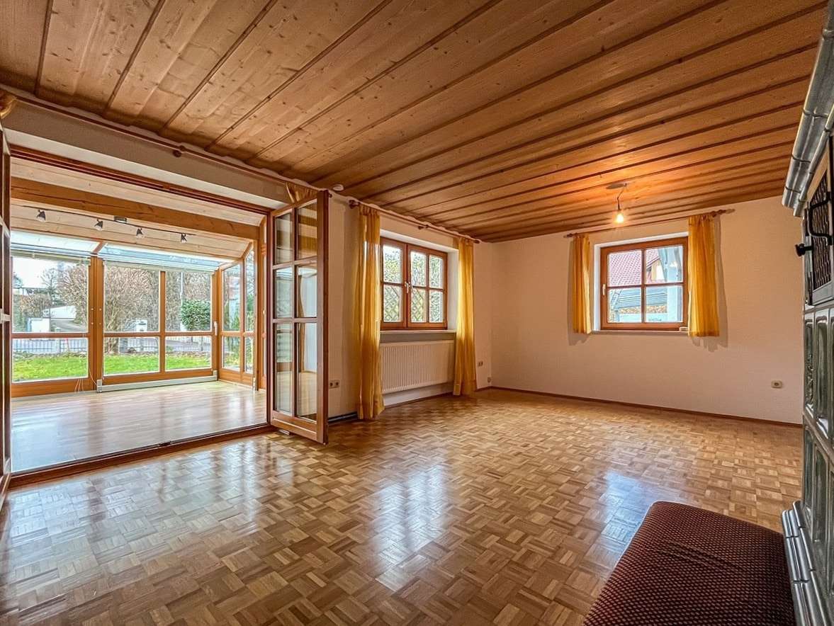 Wohnzimmer mit Blick in den Wintergarten