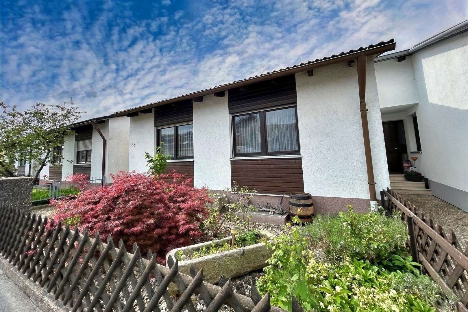 Titelbild Titelbild - Reihenmittelhaus in 94315 Straubing mit 125m² kaufen