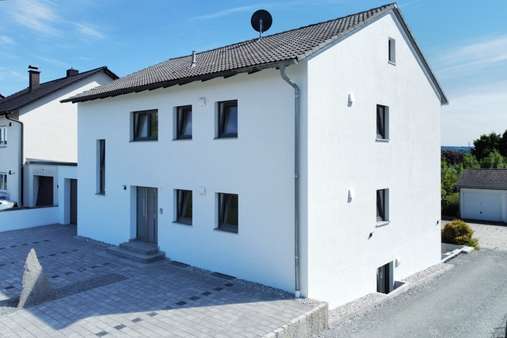 seitliche Ansicht seitliche Ansicht - Etagenwohnung in 94431 Pilsting mit 77m² kaufen