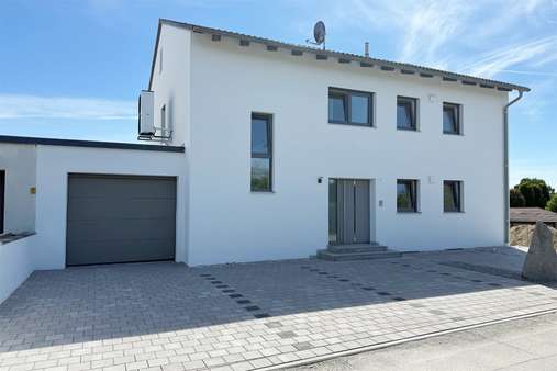 Vorderansicht Vorderansicht - Etagenwohnung in 94431 Pilsting mit 77m² kaufen
