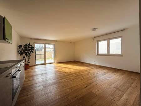 Wohnbereich - Erdgeschosswohnung in 84130 Dingolfing mit 83m² kaufen