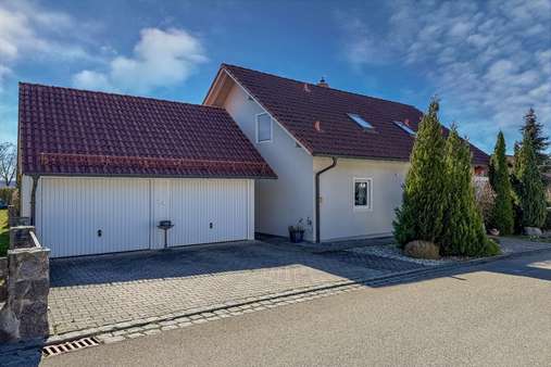 Doppelgarage mit Staufläche im Anbau und Dachboden - Einfamilienhaus in 84152 Mengkofen mit 139m² kaufen