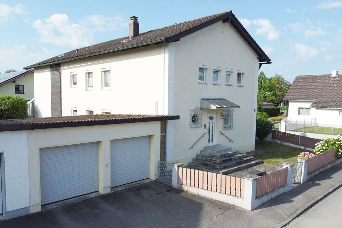 Titelbild - Einfamilienhaus in 84130 Dingolfing mit 248m² kaufen