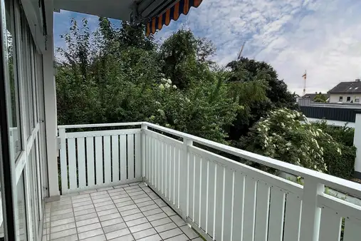Hell und gepflegt: Balkonwohnung inkl. Einbauküche und TG-Stellplatz in Straubing/Ost - verfügbar ab sofort!
