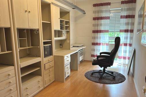 Büro oder Kinderzimmer Büro oder Kinderzimmer - Etagenwohnung in 94315 Straubing mit 88m² kaufen