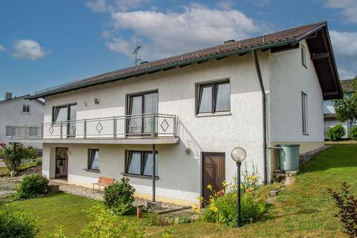 Nordöstliche Außenansicht Nordöstliche Außenansicht - Einfamilienhaus in 94436 Simbach mit 160m² kaufen