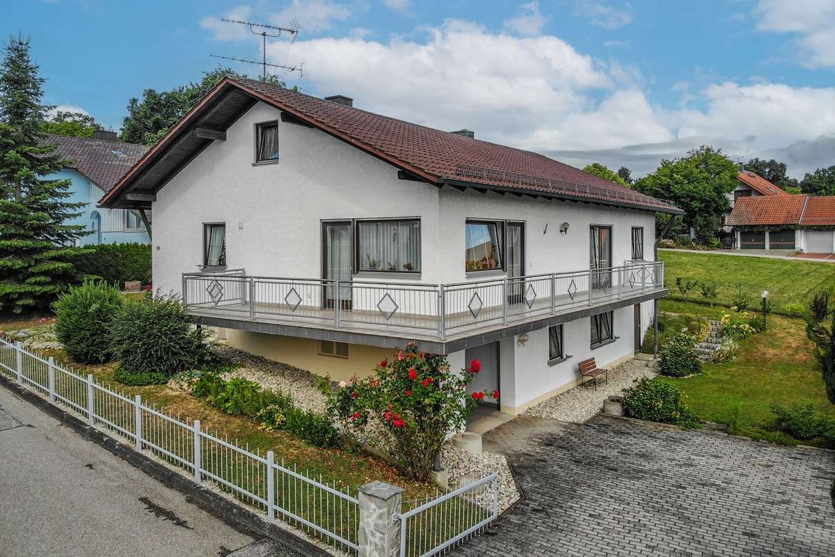 Titelbild Titelbild - Einfamilienhaus in 94436 Simbach mit 160m² kaufen