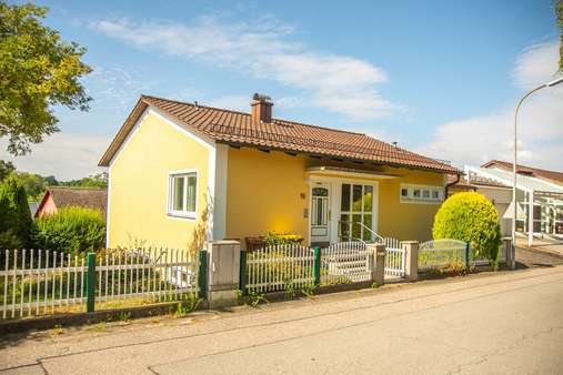Straßenansicht - Einfamilienhaus in 94405 Landau mit 143m² kaufen