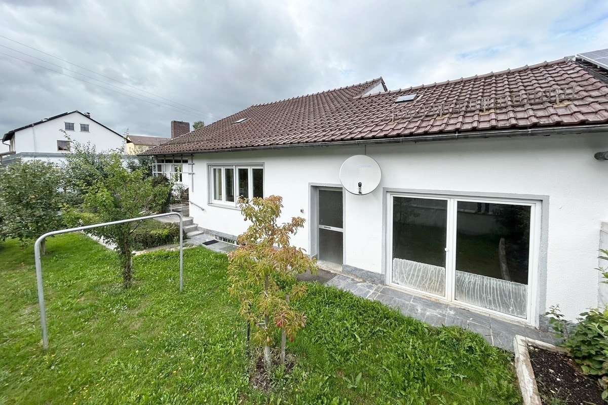 Titelbild Titelbild - Einfamilienhaus in 94315 Straubing mit 133m² kaufen