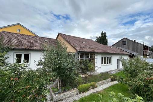 Rückansicht Rückansicht - Einfamilienhaus in 94315 Straubing mit 133m² kaufen