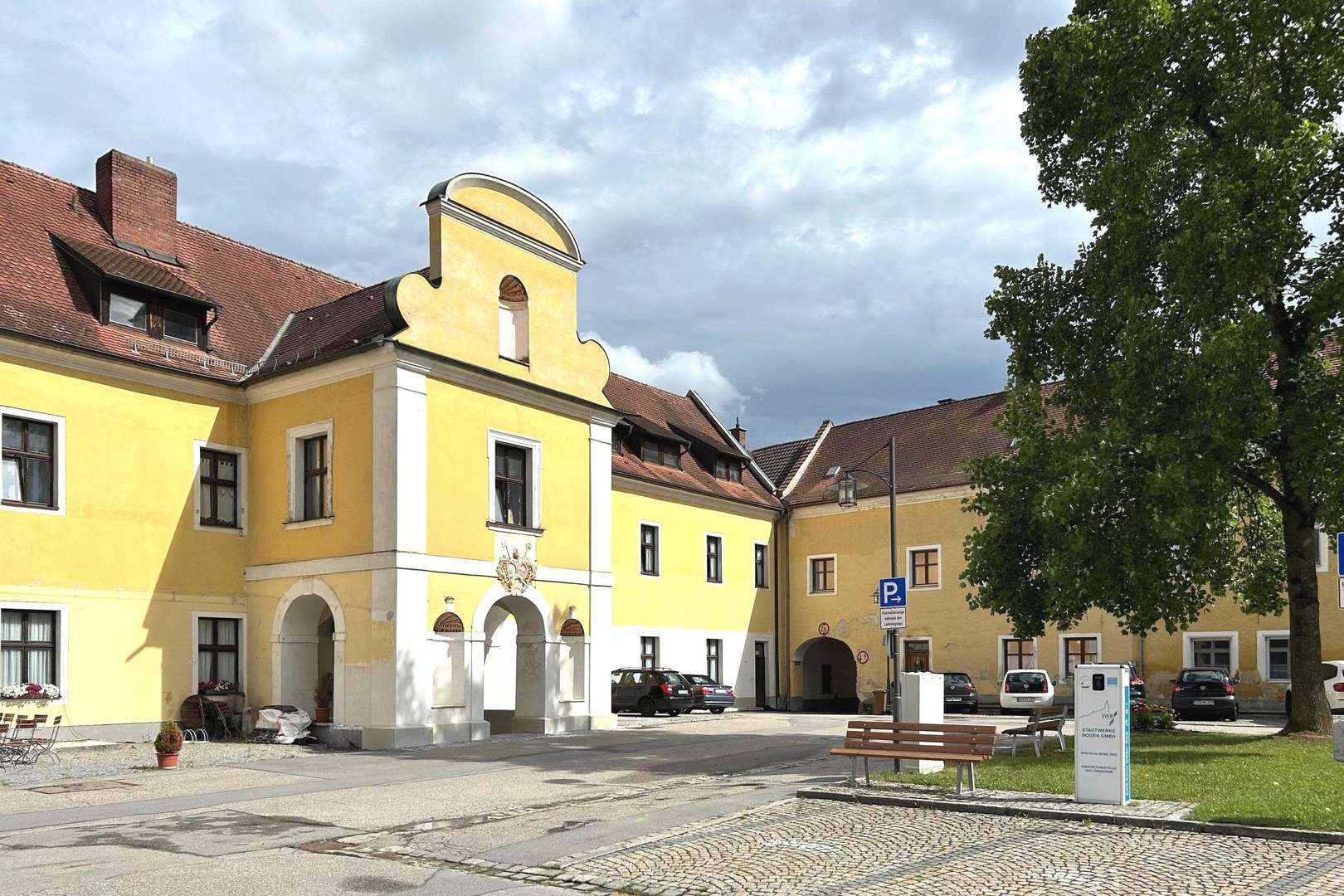 Vorplatz Konvent Oberalteich Vorplatz Konvent Oberalteich - Reihenmittelhaus in 94327 Bogen mit 128m² kaufen