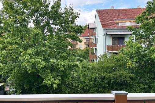 Ausblick vom Schlafzimmer Ausblick vom Schlafzimmer - Etagenwohnung in 94315 Straubing mit 61m² kaufen